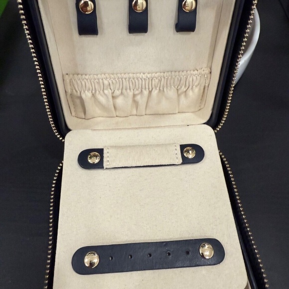 Pre-Owned WOLF Maria Small Navy Leather Travel Jewelry Case with Zip Closure - Picture 10 of 12